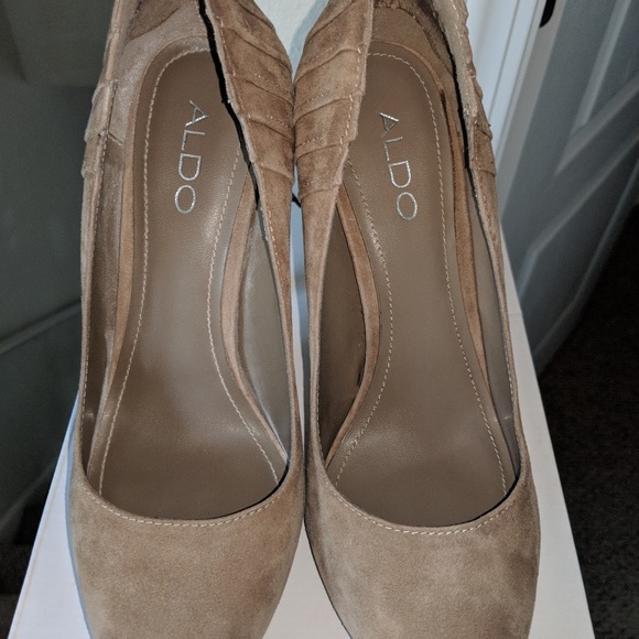 Heels - Picture 3 of 4